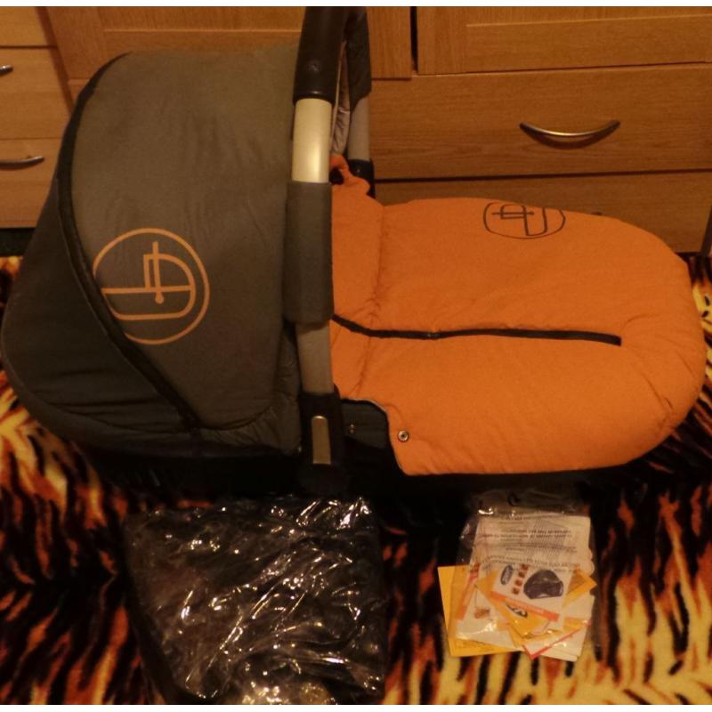 JANE SLALOM CARRYCOT/ RAIN COVER,FOOT APRON, JONE LEWIS MATTRESS,INSTRUCTIONS,
