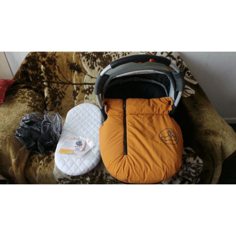 JANE SLALOM CARRYCOT/ RAIN COVER,FOOT APRON, JONE LEWIS MATTRESS,INSTRUCTIONS,