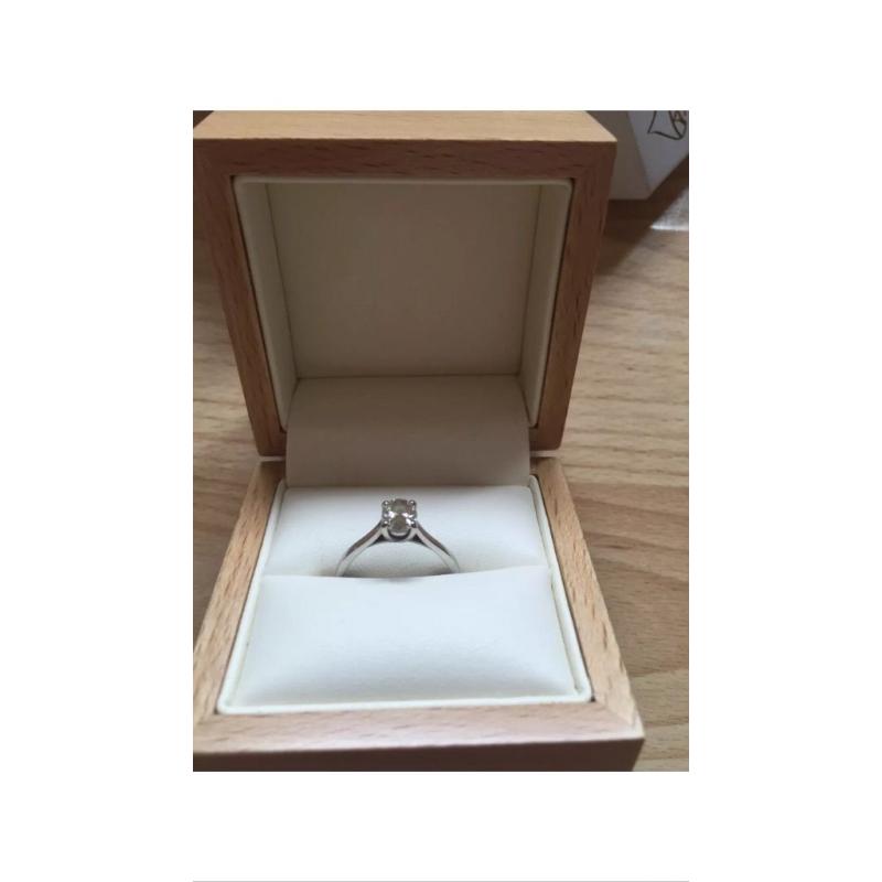 Diamond Engagement Ring Oval 0.76 Caret, VS1, J colour, GIA Certified. Size M