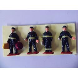 Hornby O Gauge Station Staff x 4