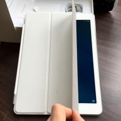 iPad Air 2 16GB, Wi-Fi + 4G (unlocked) - 2 cover cases & Logitech BT Keyboard - Mint Conditions