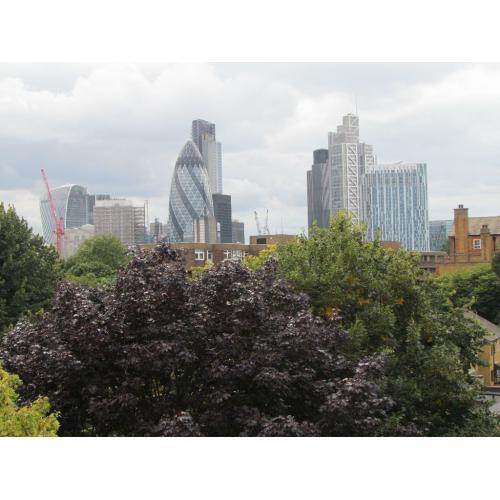 DOUBLE ROOM TO RENT - 10 WALKING DISTANCE MINUTES TO DOCKSLAND, CANARY WHRAF