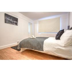 Extra-large double room available just 5 minutes from Lambeth North! View NOW!