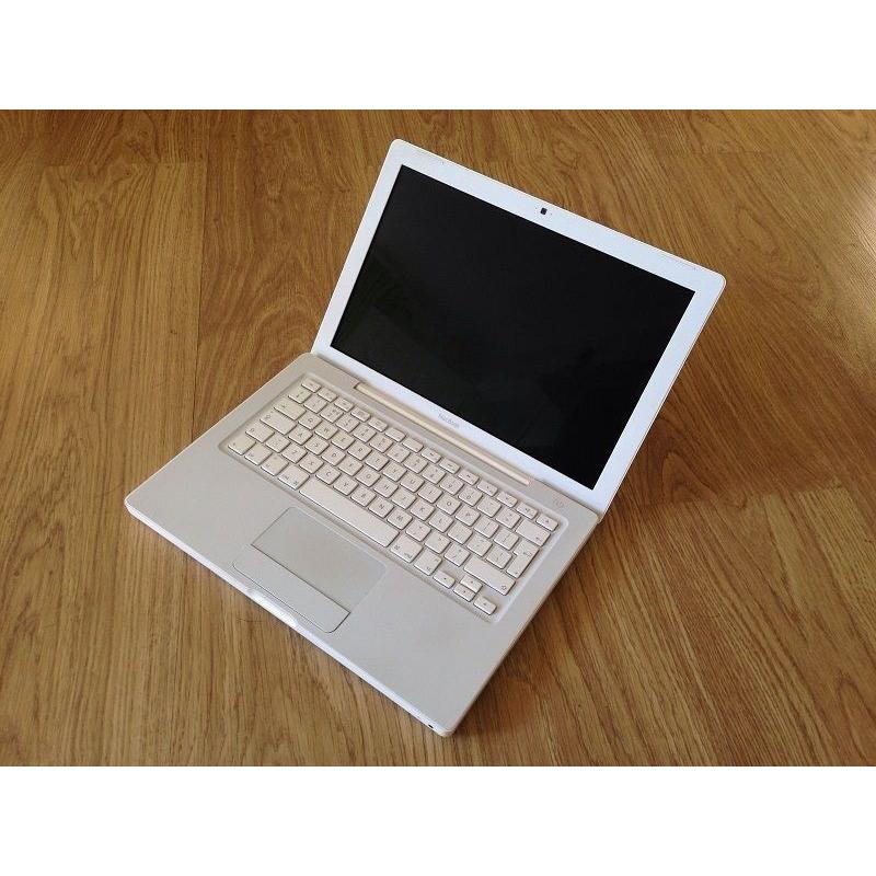 Macbook 2009 White Apple mac laptop in full working order