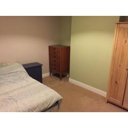 Elegant Double Room In Brockley With Constant Links Commutes To Waterloo
