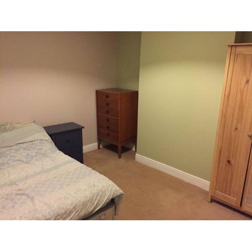 Elegant Double Room In Brockley With Constant Links Commutes To Waterloo