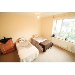 *ARSENAL* PERFECT AND CHEAP TWIN ROOM AVAILABLE NOW !! 155H