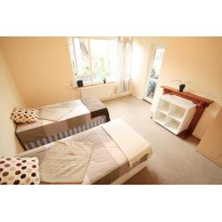 *ARSENAL* PERFECT AND CHEAP TWIN ROOM AVAILABLE NOW !! 155H