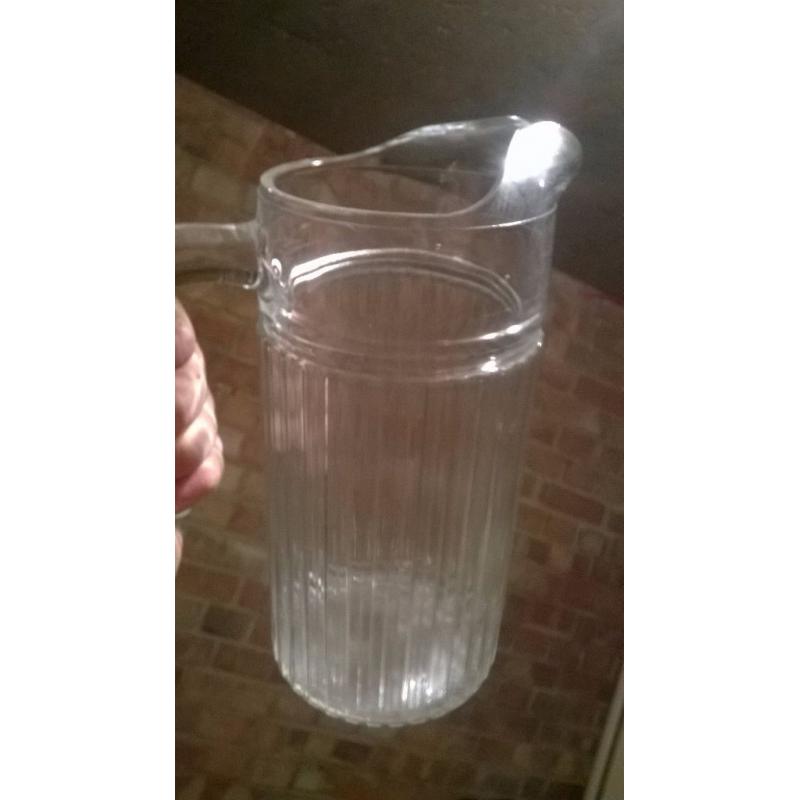 Pair of stylish 2 pint pitchers central London bargain