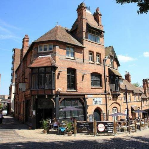 NOW HIRING BAR STAFF, CHEF & KITCHEN PORTER