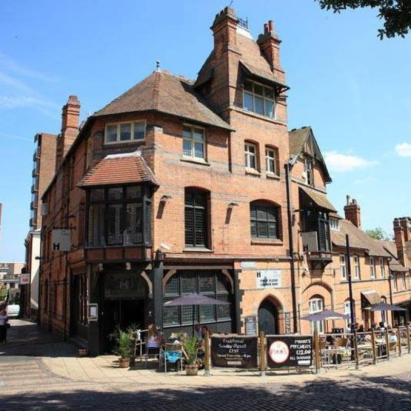 NOW HIRING BAR STAFF, CHEF & KITCHEN PORTER