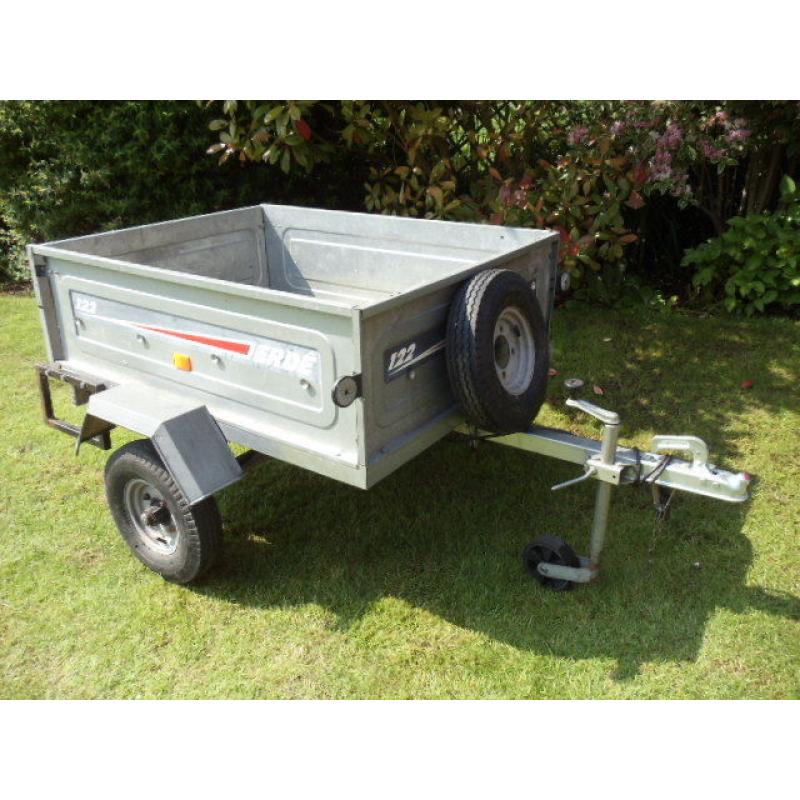 Erde 122 Trailer