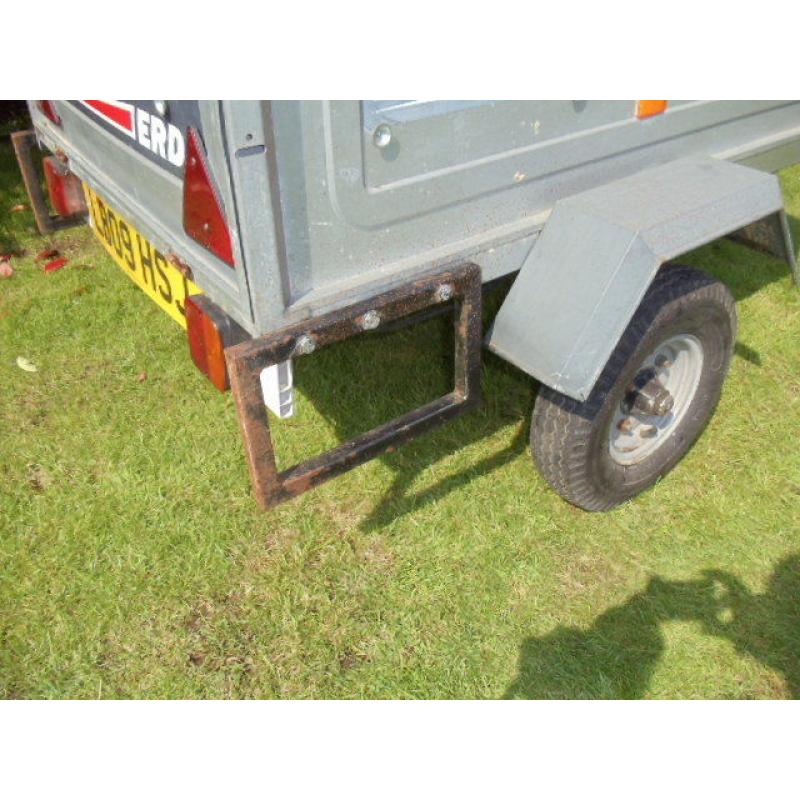 Erde 122 Trailer