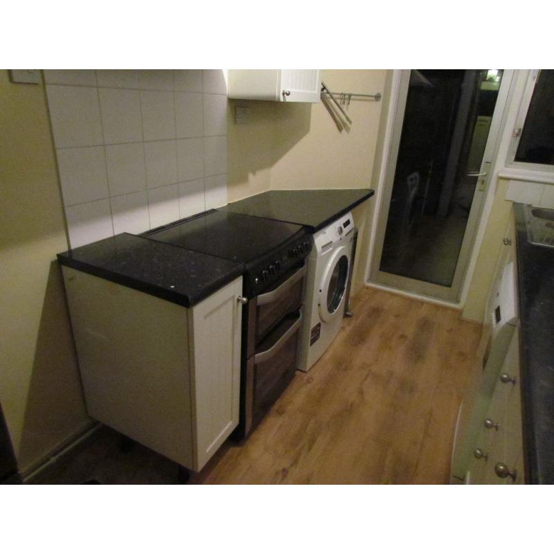 FANTASTIC DOUBLE ROOM AVAILABLE FROM FOR RENT NO DEPOSIT