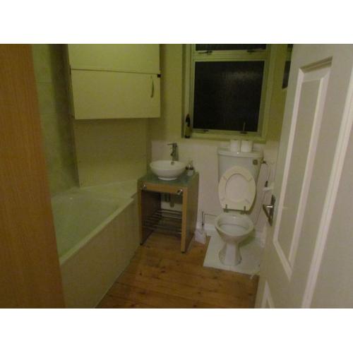 FANTASTIC DOUBLE ROOM AVAILABLE FROM FOR RENT NO DEPOSIT