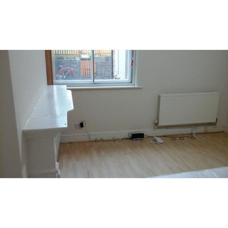 Double Rooms Available in House with Garden in Cricklewood