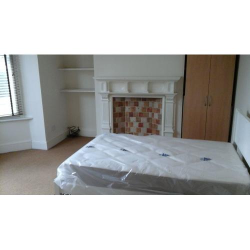 Double Rooms Available in House with Garden in Cricklewood