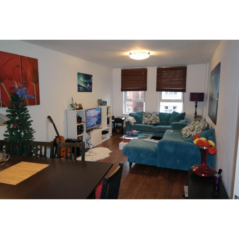 large double room in new malden. short term stay is avalible.