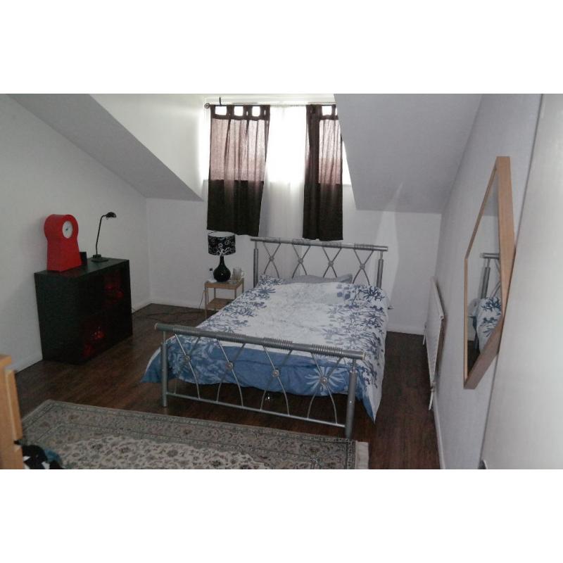 large double room in new malden. short term stay is avalible.