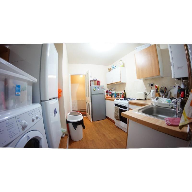 Female London House Flat Share, Double Size Room Single Price -- mint pie