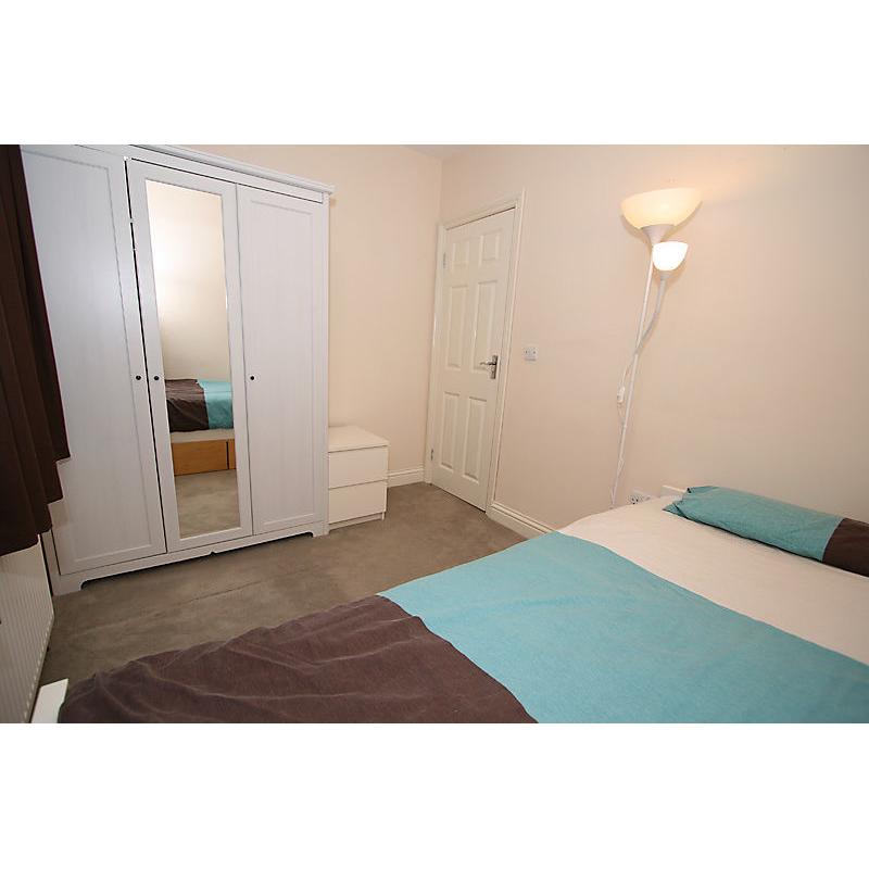 Flatmate needed for flatshare - double room *All inclusive