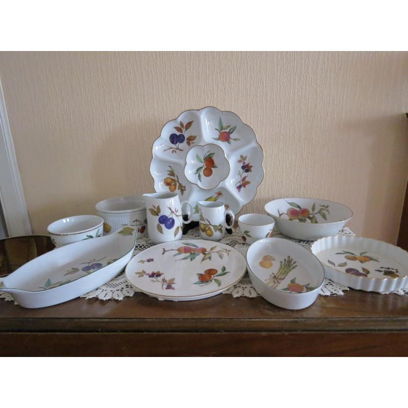 ROYAL WORCESTER EVESHAM CHINA TABLEWARE