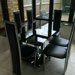 Black Glass Dining Table and 6 Chairs Hardly Used