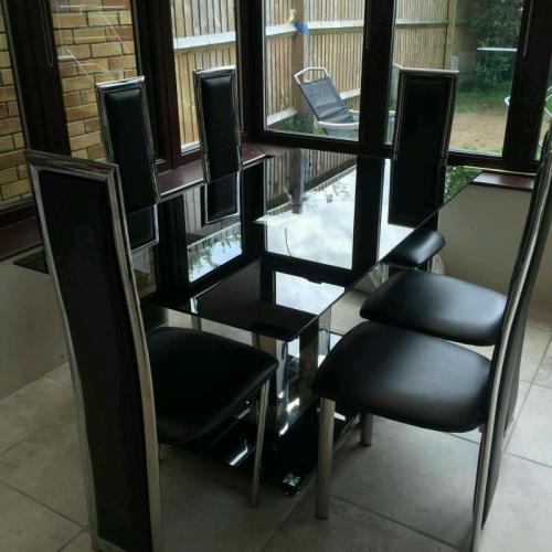 Black Glass Dining Table and 6 Chairs Hardly Used