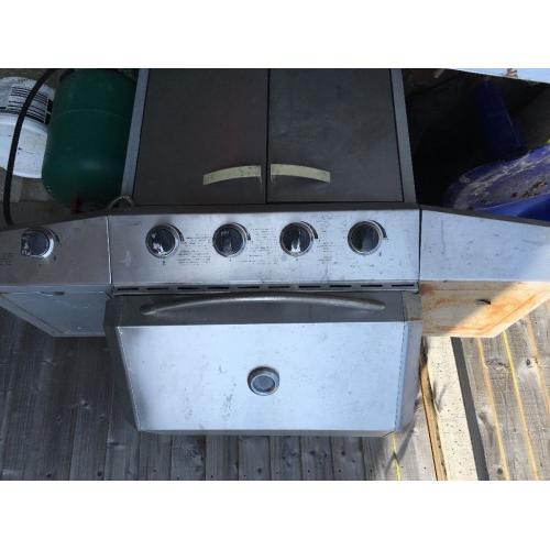 Large gas bbq