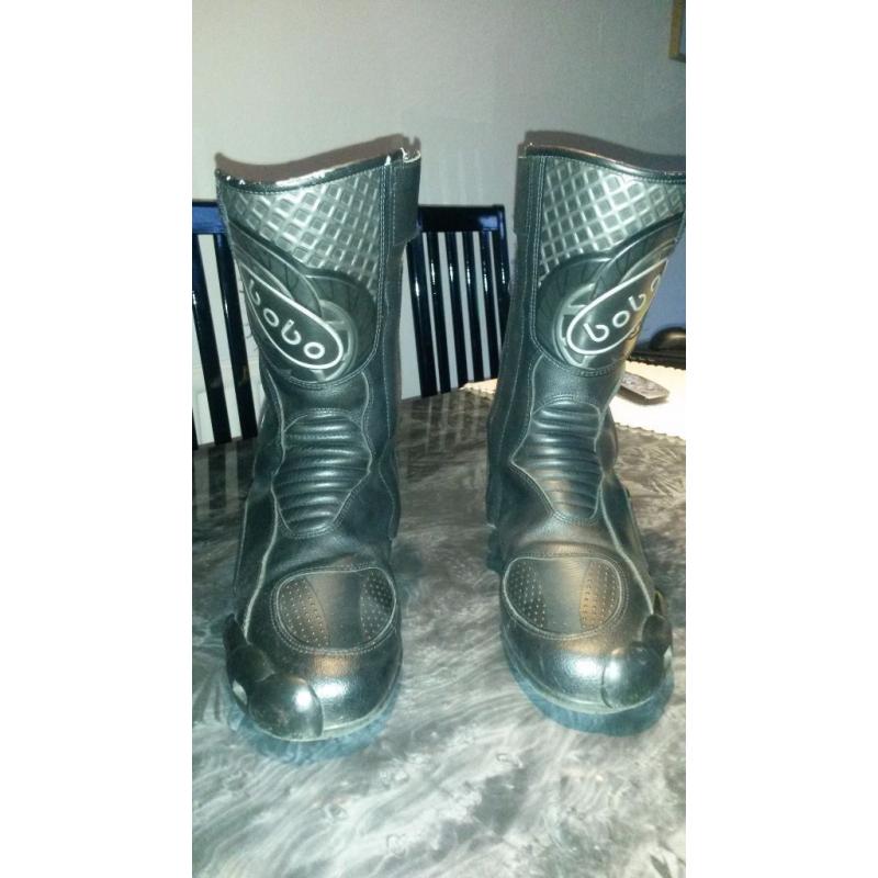 Motorbike boots, ideal for size 8 or a small size 9