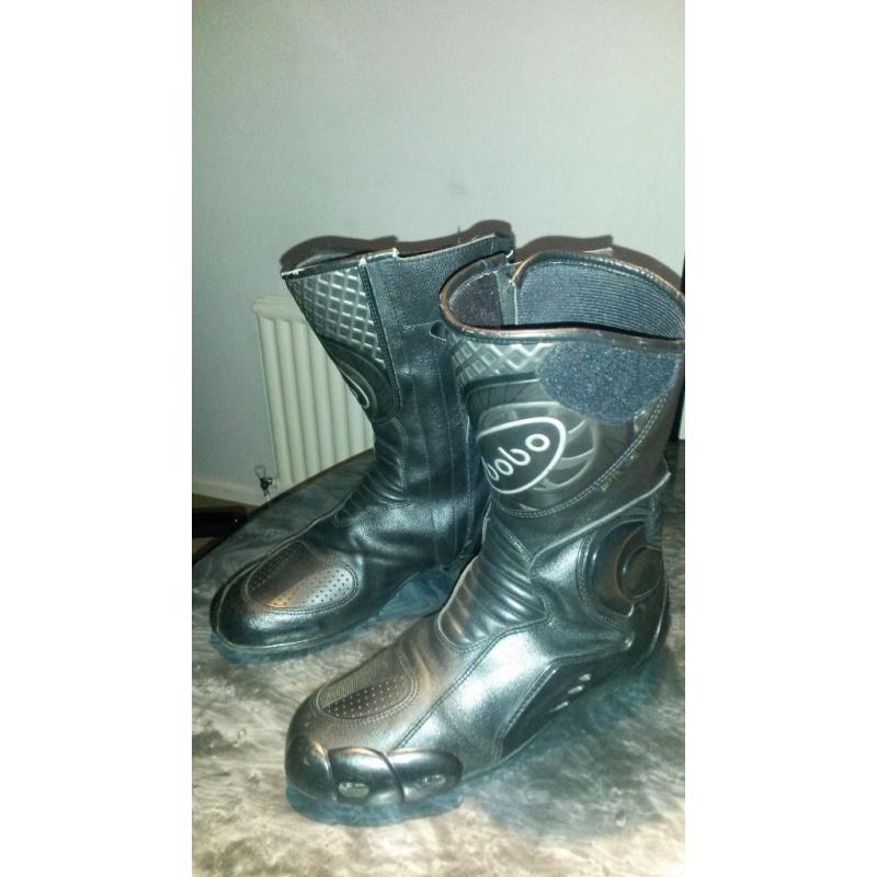 Motorbike boots, ideal for size 8 or a small size 9