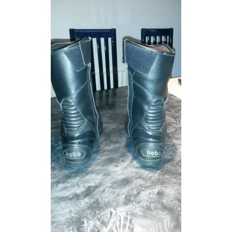 Motorbike boots, ideal for size 8 or a small size 9