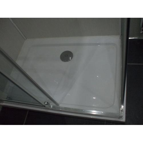 BRAND NEW SHOWER TRAY 1000 x 700 AND WASTE .BOTH IN ORIGINAL BOXES.