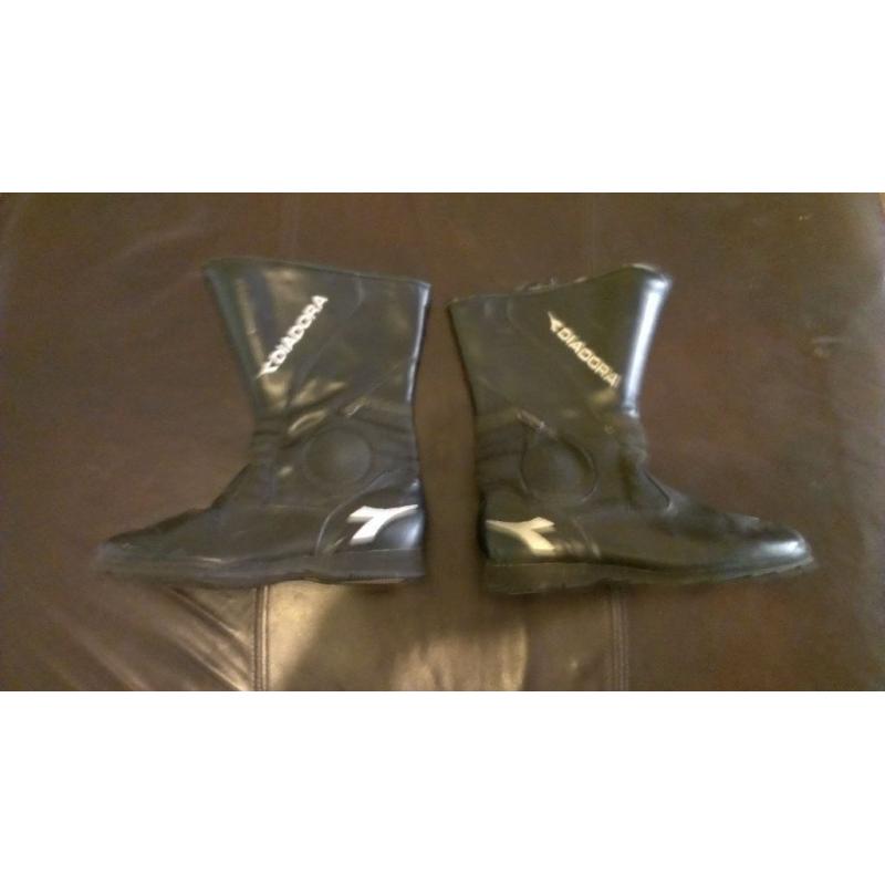 motor bike leathers and boots