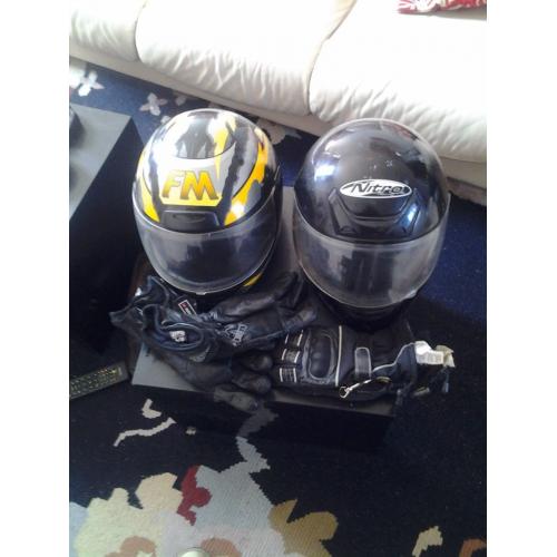 2 Bike Helmets L size plus 2 pairs of leather gloves