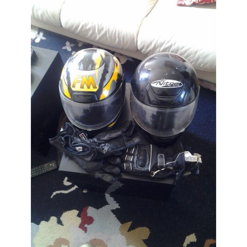 2 Bike Helmets L size plus 2 pairs of leather gloves