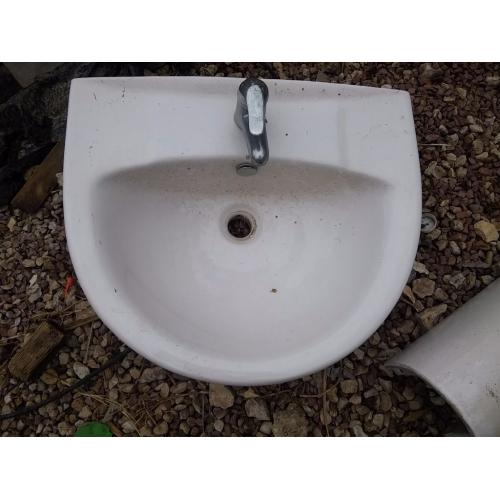Cook &lewis basin and tap pedestal