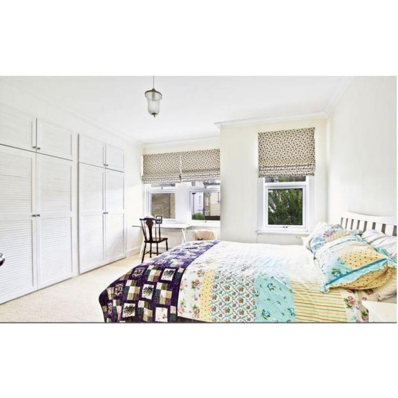 spacious double room(for 1 person only) in a lovely clean house SE7- Charlton & North Greenwich