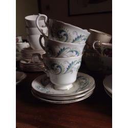 Over 200 pieces of vintage crockery - great for weddings/vintage tea shops etc