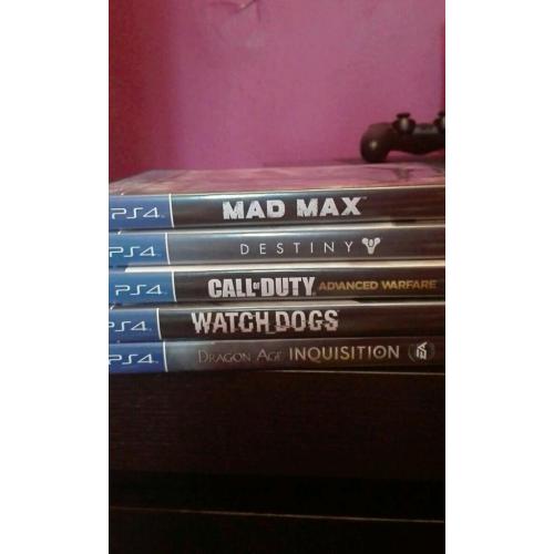 Ps4 with one controller, 5 games and game of thrones blueray