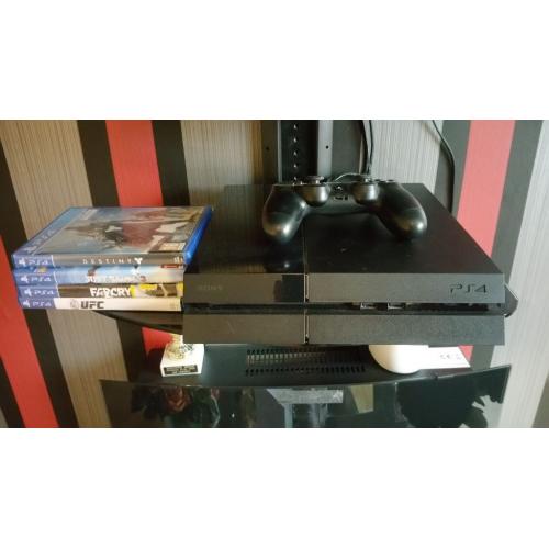 PS4 500GB 4 GAMES +1 GENUINE PAD ALL LEADS MINT CONDITON