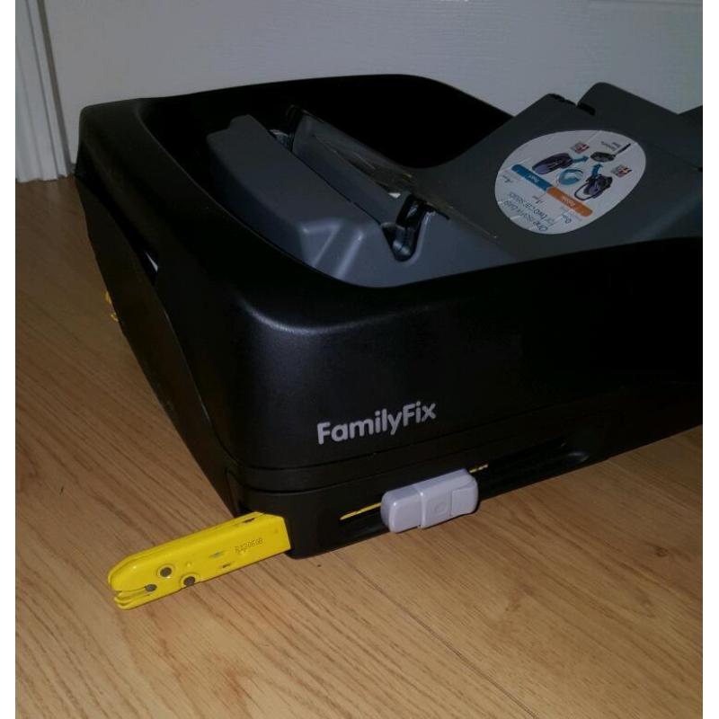 Maxi Cosi Familyfix isofix car seat Base also Maxi Cosi Pearl X 2 Pebble x2