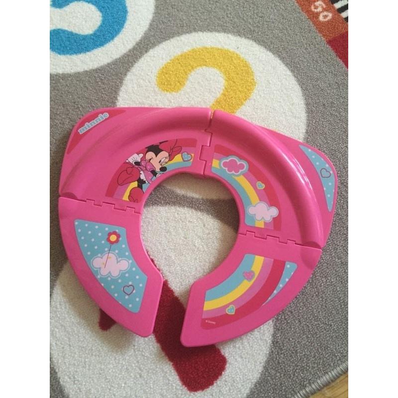 Foldable toilet seat