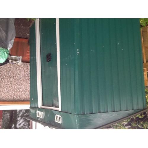 Metal shed free for uplift