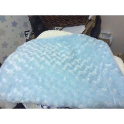 Brand new lazy days pet bed Fur topped blue