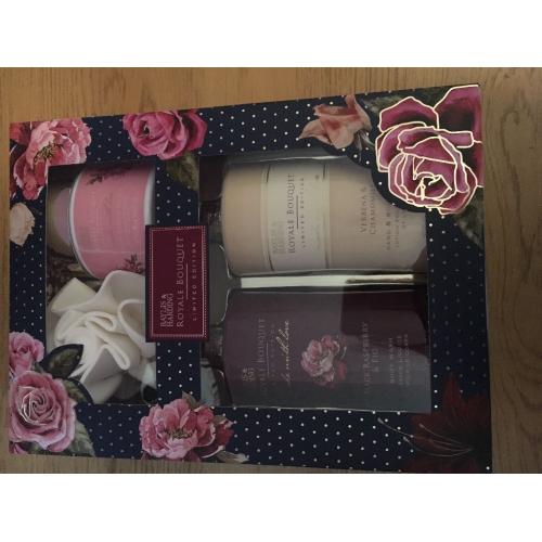 Baylis and Harding gift set
