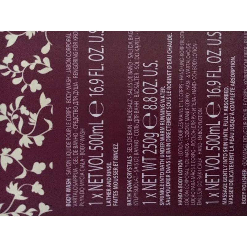 Baylis and Harding gift set