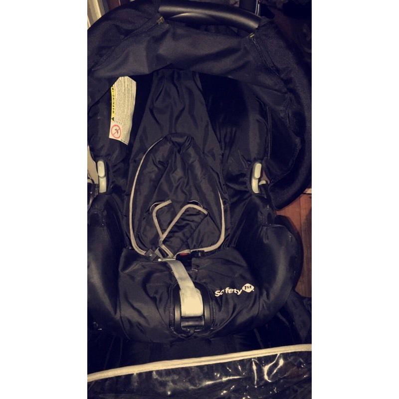 2 in 1 travel system immaculate condition!