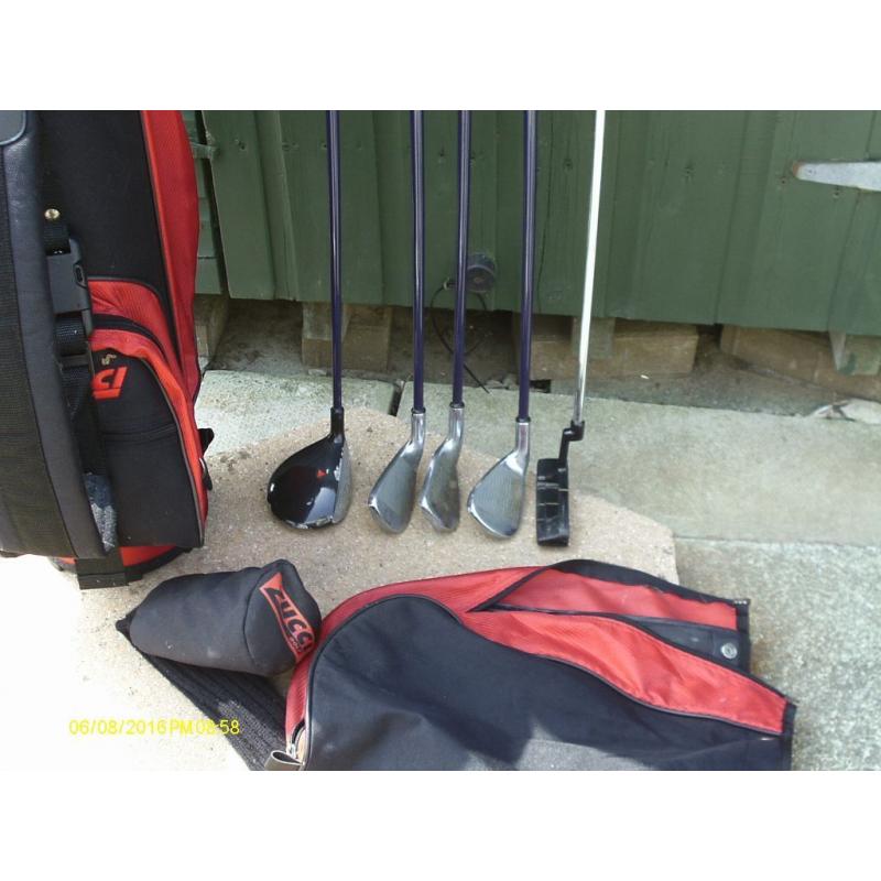 JUNIOR R H GOLF CLUBS FOR 5 - 8 YEARS