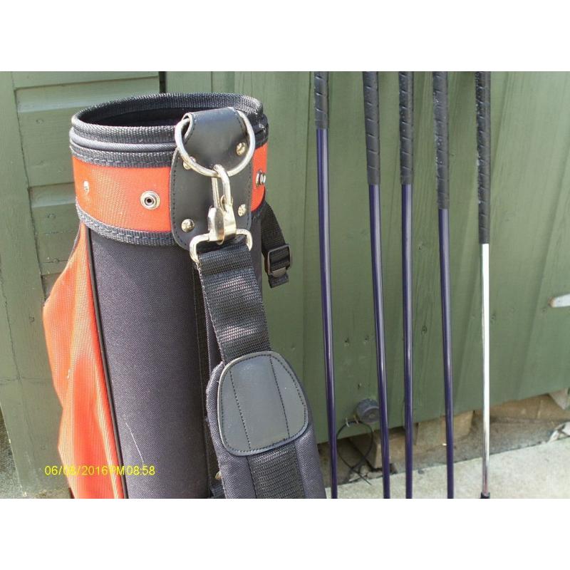 JUNIOR R H GOLF CLUBS FOR 5 - 8 YEARS